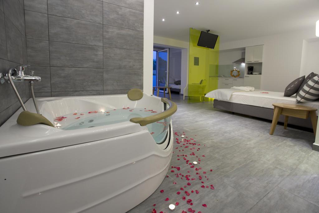Kapahi Seaview Hotel Apartments Potos Ngoại thất bức ảnh